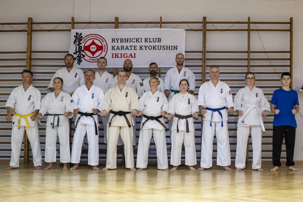 Zdjęcie grupowe z XI Seminarium Kumite w Żorach, 2025